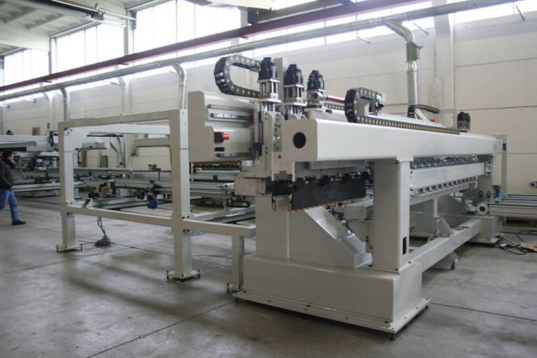 Format-, Bohr- und Foldinganlage - GM FOLDING-CENTER